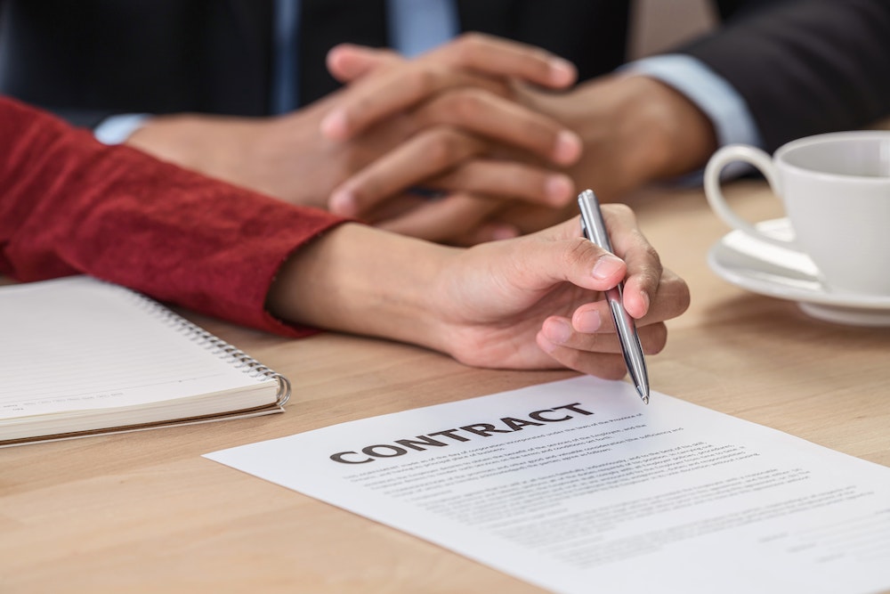Contrats de travail : Analyse des implications juridiques et des enjeux