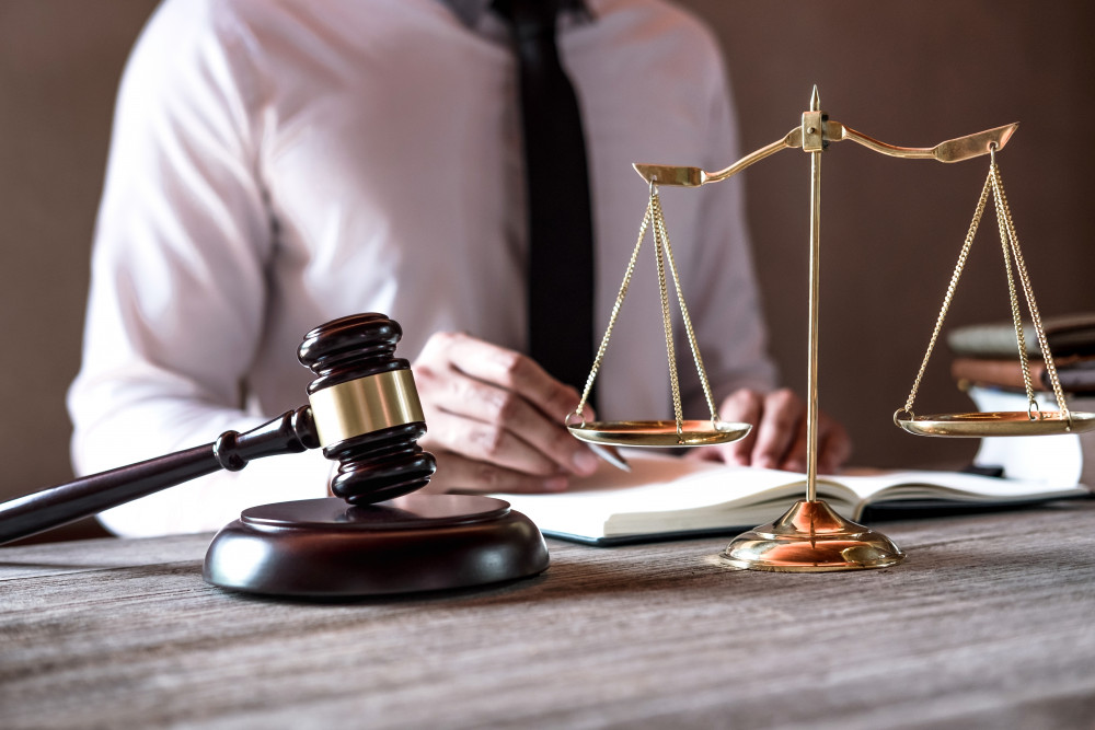 Cabinet juridique ou avocat : comprendre les enjeux et choisir la meilleure option